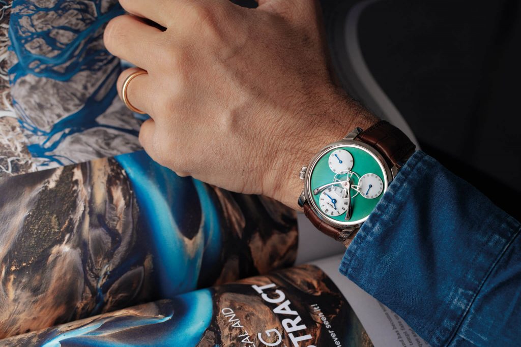 LM SE Green Wristshot Lres